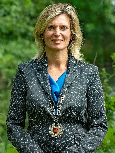 Burgemeester Joyce Langenacker